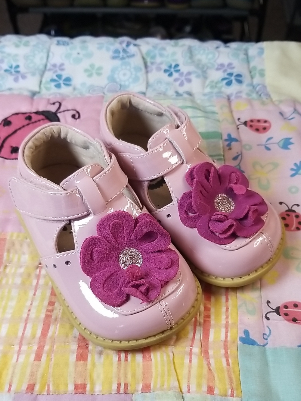 Livie & Luca Pink Patent Leather T-Strap w/Suede Magenta Flower Size 5 Blossoms